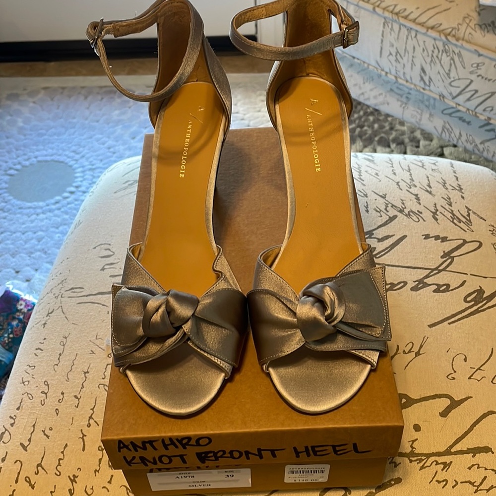 New in box Anthropologie knot front heeled sandals silver gray size 39